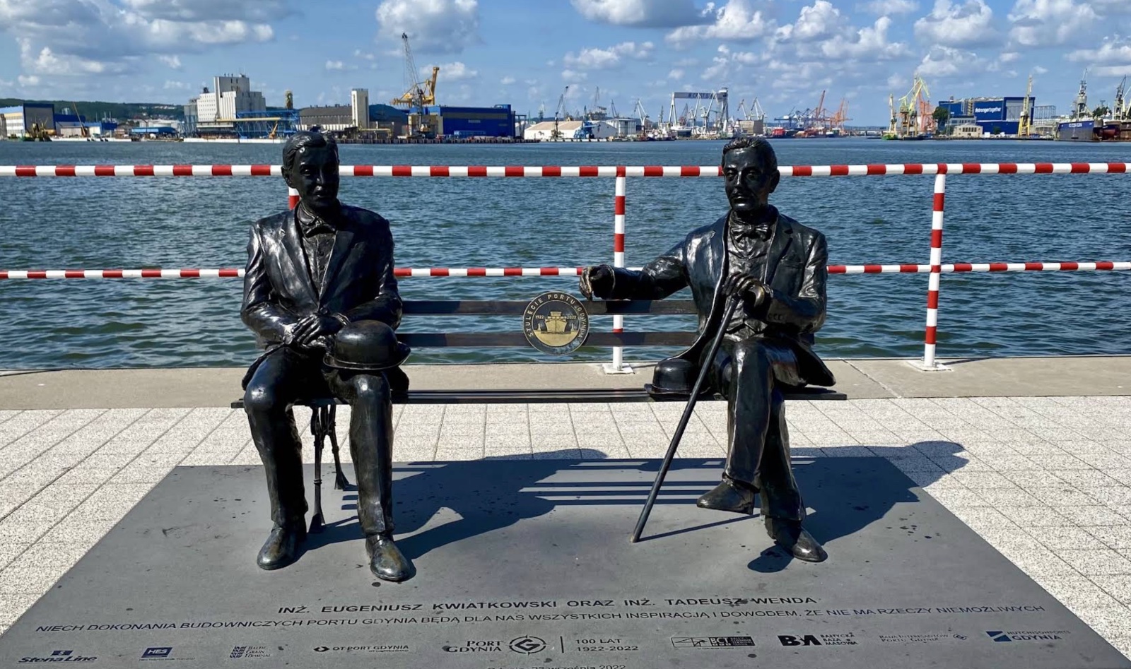 Pomnik Eugeniusza Kwiatkowskiego i Tadeusza Wendy w Porcie Gdyńskim
